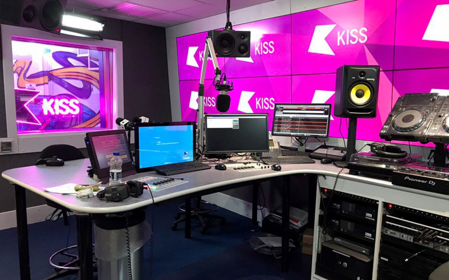 Pucker Up Your Essential Guide To The History Of Kiss FM Radio